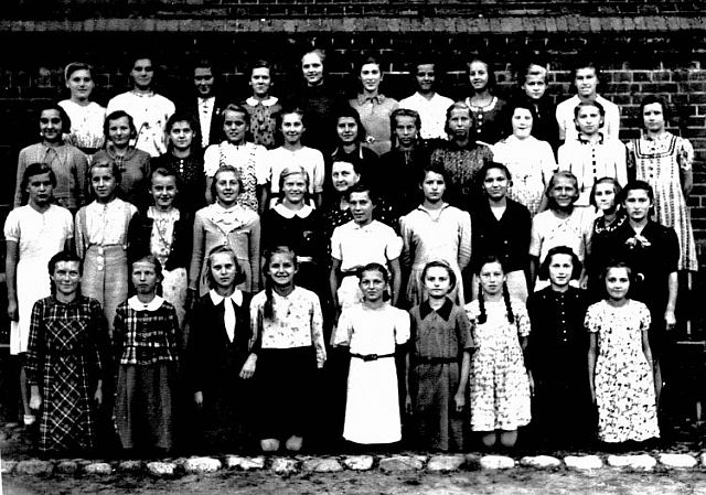 Klasa dziewczęca - rocznik 1926/27